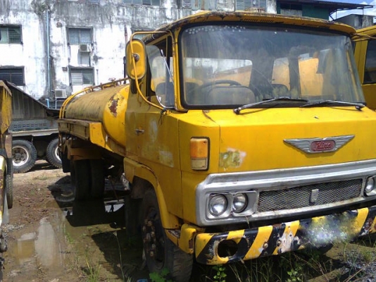 รถฮีโน่ 6 ล้อ บรรทุกน้ำ  KL100    100 แรงม้า   ( เจ้าของใช้ทุกน้ำยาง )   สนใจติดต่อ 081 - 6079515