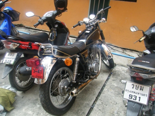 ขาย sr 400 ด่วนเลยคับ  75000