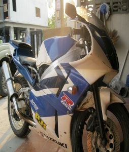 ต้องการเท่าไหร่ว่ามาขายได้ขายGSX R  400  ทะเบียนแท้38000 ถึง  24  กพ. นี้เท่านั้น