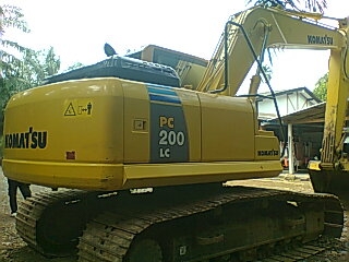 รถแบคโฮ KOMATSU  PC 200 - 8   7428 ซม.    สนใจติดต่อ 081 - 6079515