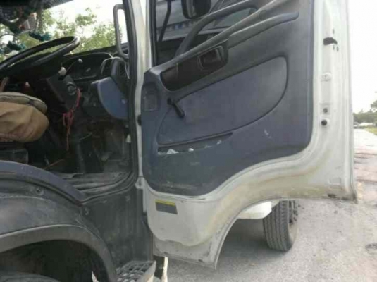 รถฮีโน่  10 ล้อ หลังถนน ( ไม่ดั๊ม )  260 แรงม้า  ปี 49   สนใจติดต่อ  081 - 6079515