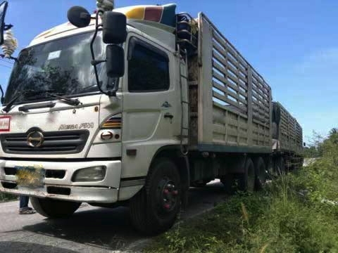 รถฮีโน่  10 ล้อ หลังถนน ( ไม่ดั๊ม )  260 แรงม้า  ปี 49   สนใจติดต่อ  081 - 6079515