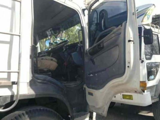 รถฮีโน่  10 ล้อ หลังถนน ( ไม่ดั๊ม )  260 แรงม้า  ปี 49   สนใจติดต่อ  081 - 6079515