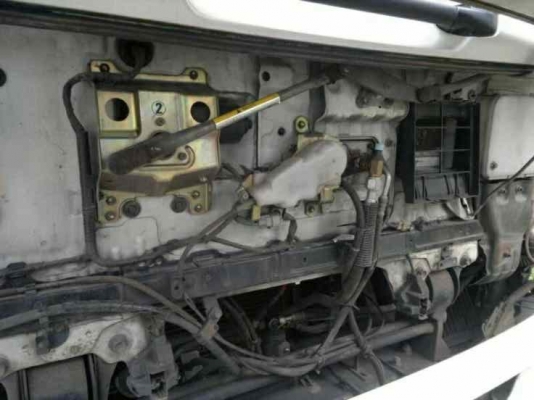 รถฮีโน่  10 ล้อ หลังถนน ( ไม่ดั๊ม )  260 แรงม้า  ปี 49   สนใจติดต่อ  081 - 6079515