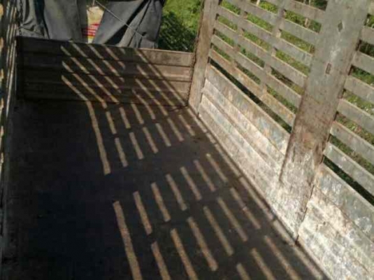 รถฮีโน่  10 ล้อ หลังถนน ( ไม่ดั๊ม )  260 แรงม้า  ปี 49   สนใจติดต่อ  081 - 6079515