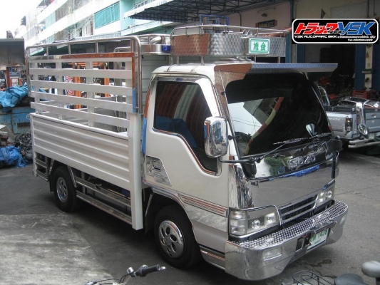 ร้าน VSK Autopart เซียงกงบางนาซอย 2 ขายของแต่งรถบรรทุกนำเข้าจากญี่ปุ่น