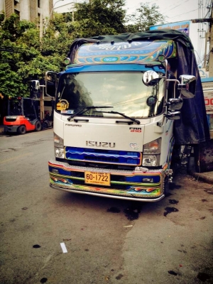 ร้าน VSK Autopart เซียงกงบางนาซอย 2 ขายของแต่งรถบรรทุกนำเข้าจากญี่ปุ่น