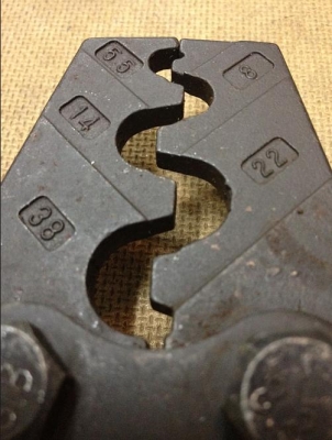 คีมย้ำหางปลา 38L WYNN's คีมย้ำหางปลา 38L WYNN's