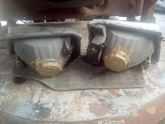 ขาย ไฟหน้า D4D แท้ติดรถ ไม่มีเหลือง ราคา 2500