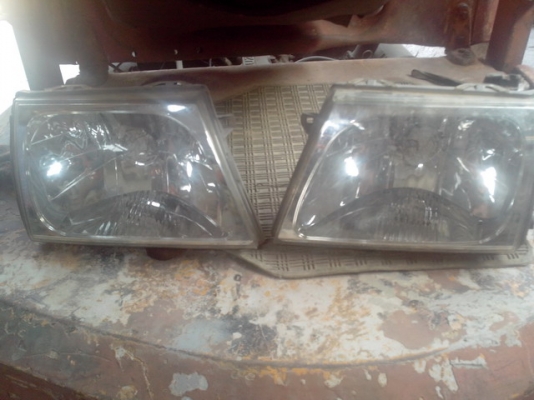 ขาย ไฟหน้า D4D แท้ติดรถ ไม่มีเหลือง ราคา 2500