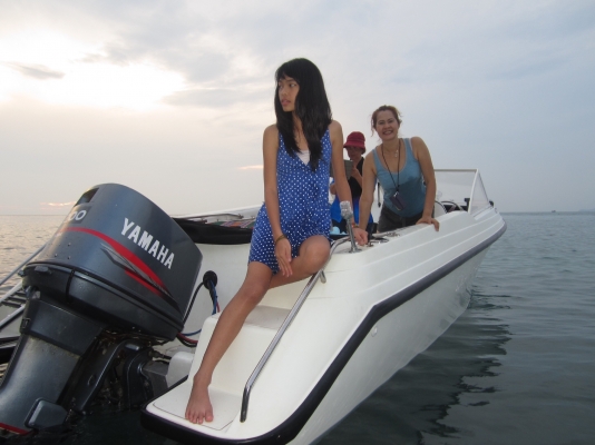 ขายเรือไฟเบอร์ 22  ฟุตพร้อมใช้ มีทะเบียน