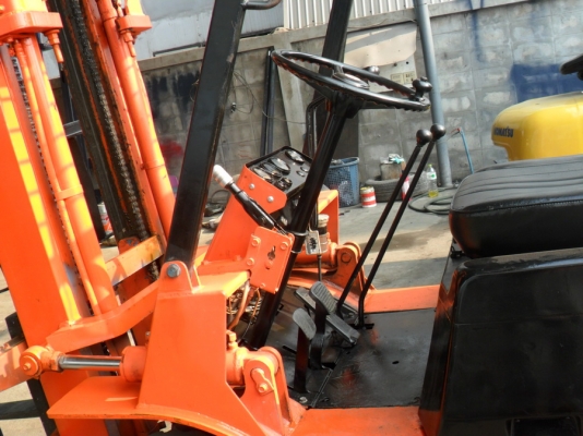 ขายรถยกโฟร์คลิฟท์2ตันราคาถูก155000บาทขายด่วน