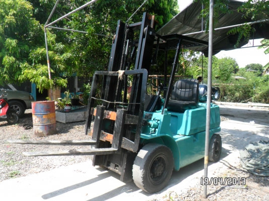 ขายรถยกโฟร์คลิฟท์2ตันราคาถูก155000บาทขายด่วน