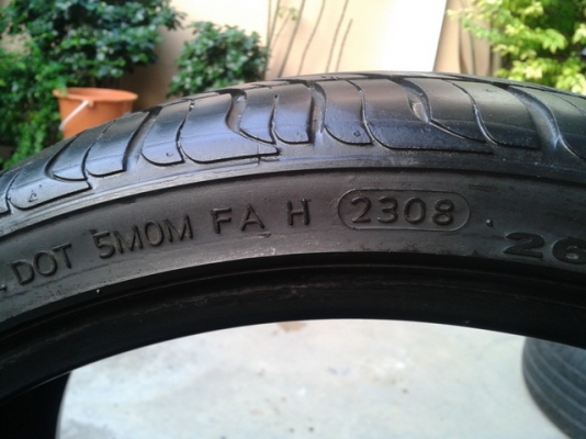 ยาง Hankook 265.30.19 ปี 08 1 คู่ ยาง Hankook 265.30.19 ปี 08 1 คู่
