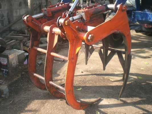 ขาย รถไถ ford T3 พร้อมคีบ ขาย รถไถ ford T3 พร้อมคีบ