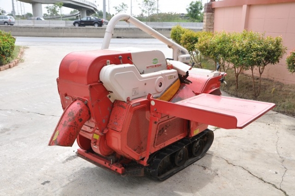 ขายรถนวดข้าว เคลื่อนที่ยี่ห้อ MITSUBISHI ขายรถนวดข้าว เคลื่อนที่ยี่ห้อ MITSUBISHI