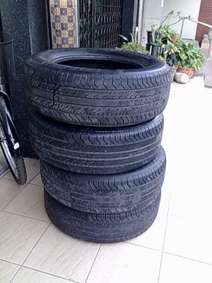 ยาง TOYOTA CAMRY215/60R16 สภาพดี มีสี่เส้น บางกะปิ กรุงเทพ