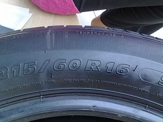 ยาง TOYOTA CAMRY215/60R16 สภาพดี มีสี่เส้น บางกะปิ กรุงเทพ