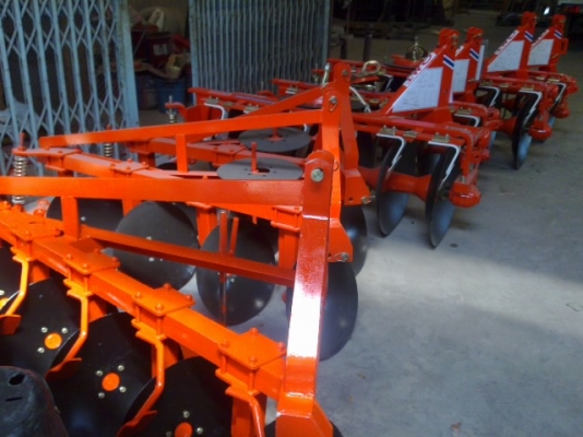 ผานไถ 6 ใบ หน้า18 นิ้ว  พร้อมสกี + แซะผาน ทนทาน ไถดี ติดต่อ 081-7807317