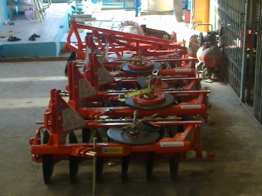 ผานไถ 6 ใบ หน้า18 นิ้ว  พร้อมสกี + แซะผาน ทนทาน ไถดี ติดต่อ 081-7807317