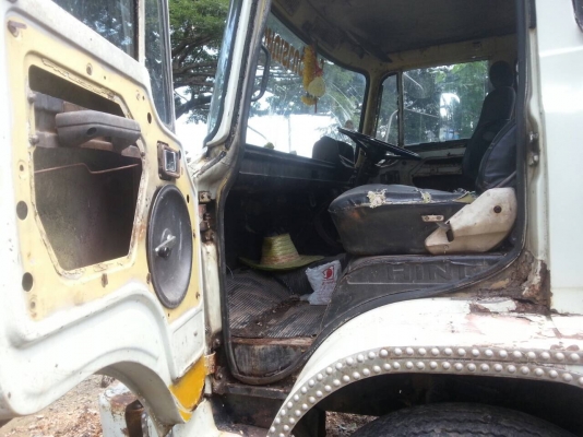 10ล้อเพลาเดียวKT925-11721 มีสะพานขึ้น รถสภาพเดิมๆ เครื่องEH700 เครื่องดี เดิม 168 แรง เล่มพร้อม