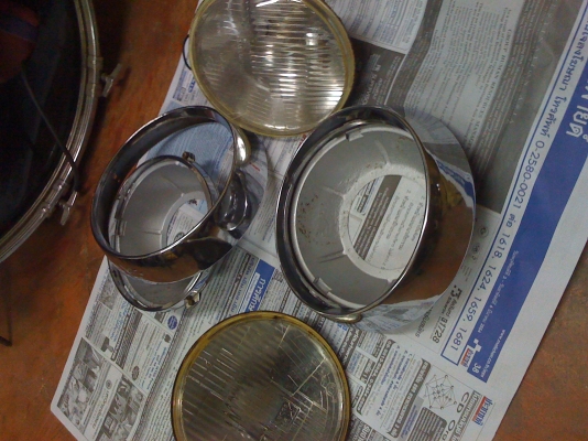 เบ้าไฟ จานฉาย กรอบโครเมี่ยม และเลนส์แก้ว datsun 320