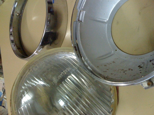 เบ้าไฟ จานฉาย กรอบโครเมี่ยม และเลนส์แก้ว datsun 320 เบ้าไฟ จานฉาย กรอบโครเมี่ยม และเลนส์แก้ว datsun 320