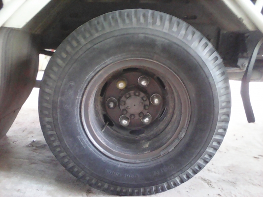 หกล้อ อีซูซุ NQR150แรง ยาว5.5เมตร สภาพดีสวยเดิมๆจากห้าง ทะเบียนพร้อมโอน