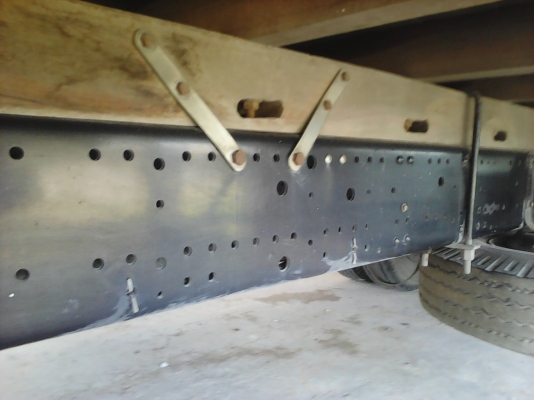 หกล้อ อีซูซุ NQR150แรง ยาว5.5เมตร สภาพดีสวยเดิมๆจากห้าง ทะเบียนพร้อมโอน