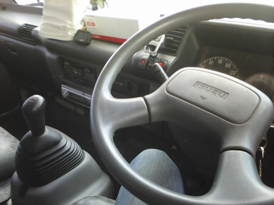 หกล้อ อีซูซุ NQR150แรง ยาว5.5เมตร สภาพดีสวยเดิมๆจากห้าง ทะเบียนพร้อมโอน