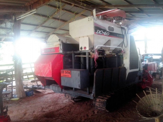 ***ขายแล้วครับขอบคุณ Truck2hand ขายรถเกี่ยวข้าวแบบรองกระสอบพร้อมเทเลอร์ขนย้าย KUBOTA DC60-Plus ปี53 ใช้งาน 1,8xx ชม. เครื่องเดิมปั้มเดิม เกียร์เดิม เครื่องแน่น แห้ง แรง ปั้มดี แรงดี ทำงานดี คล่องตัว ช่วงล่าง80\% โรลเลอร์ ดีแทร็กดี ตัวเดินดี ปาก คอ ตู้ ไม่ผ
