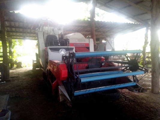 ***ขายแล้วครับขอบคุณ Truck2hand ขายรถเกี่ยวข้าวแบบรองกระสอบพร้อมเทเลอร์ขนย้าย KUBOTA DC60-Plus ปี53 ใช้งาน 1,8xx ชม. เครื่องเดิมปั้มเดิม เกียร์เดิม เครื่องแน่น แห้ง แรง ปั้มดี แรงดี ทำงานดี คล่องตัว ช่วงล่าง80\% โรลเลอร์ ดีแทร็กดี ตัวเดินดี ปาก คอ ตู้ ไม่ผ