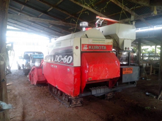 ***ขายแล้วครับขอบคุณ Truck2hand ขายรถเกี่ยวข้าวแบบรองกระสอบพร้อมเทเลอร์ขนย้าย KUBOTA DC60-Plus ปี53 ใช้งาน 1,8xx ชม. เครื่องเดิมปั้มเดิม เกียร์เดิม เครื่องแน่น แห้ง แรง ปั้มดี แรงดี ทำงานดี คล่องตัว ช่วงล่าง80\% โรลเลอร์ ดีแทร็กดี ตัวเดินดี ปาก คอ ตู้ ไม่ผ
