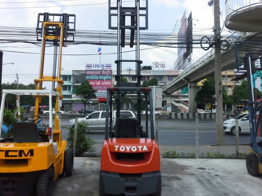 TOYOTA 8FD30(รุ่นใหม่ล่าสุด) ขนาด3ตัน เสาสูง5เมตร เกียร์ธรรมดา เครื่องยนต์ดีเซล1DZ2 ยางตัน4เส้นรับประกันเครื่องเกียร์ ราคาต่อรองได้