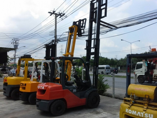 TOYOTA 8FD30(รุ่นใหม่ล่าสุด) ขนาด3ตัน เสาสูง5เมตร เกียร์ธรรมดา เครื่องยนต์ดีเซล1DZ2 ยางตัน4เส้นรับประกันเครื่องเกียร์ ราคาต่อรองได้