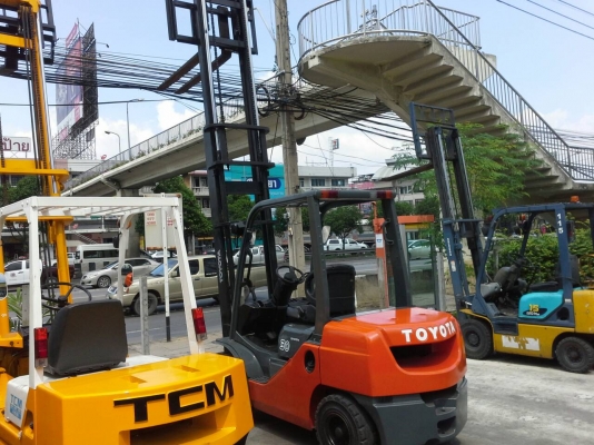 TOYOTA 8FD30(รุ่นใหม่ล่าสุด) ขนาด3ตัน เสาสูง5เมตร เกียร์ธรรมดา เครื่องยนต์ดีเซล1DZ2 ยางตัน4เส้นรับประกันเครื่องเกียร์ ราคาต่อรองได้