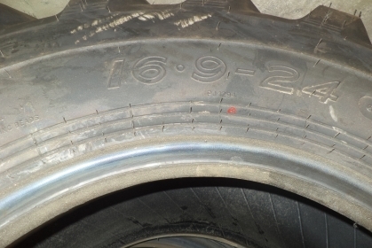 ยางรถตัก (ยางใหม่simex) 16.9 ขอบ 24 มาจาก มาเลย์..มาเลย์