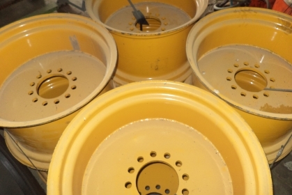 กะทะล้อรถตักทุกรุ่น+ ยางรถตักทุกขนาดมีจำหน่ายครับ กะทะล้อรถตักทุกรุ่น+ ยางรถตักทุกขนาดมีจำหน่ายครับ