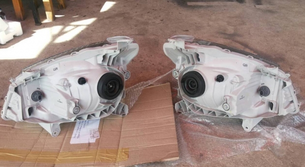 ไฟหน้า ออนิวดีแม็ค ของแท้ถอด หลอดครบ