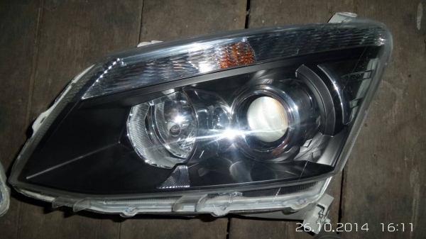 ไฟหน้า ออลนิวดีแม็ค โปรเจ็คเตอร์ ของแท้มือสองมีหลอดไฟหน้า