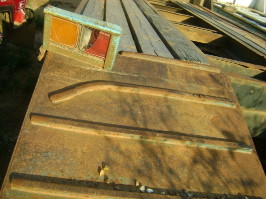 เทรนเลอร์สิบล้อ เพลาเดียวหัวยาว เครื่อง PD6  185 แรง  ขึ้นรถ 200 ได้ ราคา 325,000 บาท