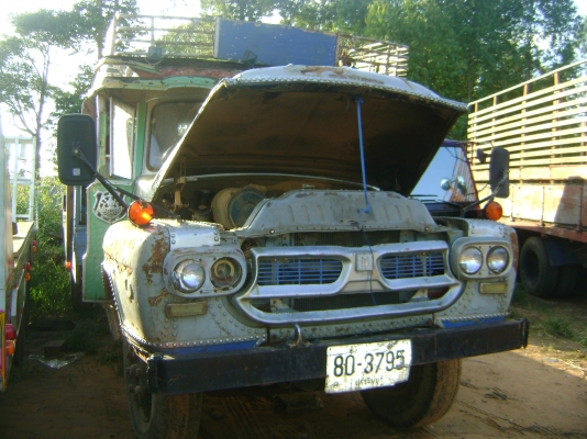 เทรนเลอร์สิบล้อ เพลาเดียวหัวยาว เครื่อง PD6  185 แรง  ขึ้นรถ 200 ได้ ราคา 325,000 บาท