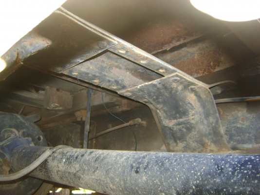 เทรนเลอร์สิบล้อ เพลาเดียวหัวยาว เครื่อง PD6  185 แรง  ขึ้นรถ 200 ได้ ราคา 325,000 บาท