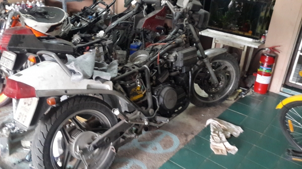 ขายด่วน vf 750sทะเบียน ภาษีไม่ขาด ลดเหลือ 32000 ด่วนๆครับ