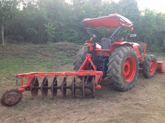 ขายคูโบต้า M7040 ใช้งาน 2000 ชั่วโมง อุปกรณ์มีดันหน้า ผาน7 ผาน3 เอกสารพร้อมโอน