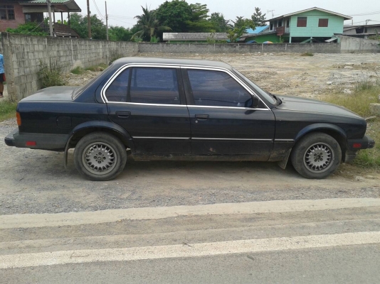BMW 316 ปี1985 สภาพพร้อมใช้ เครื่องM10 แก็สLPG สีน้ำเงินเข้ม