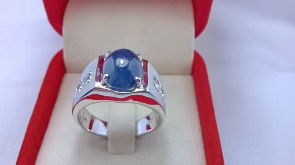 แหวนเงินพลอยไพลินหลังเบี้ย