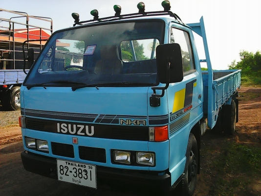 ขายหกล้อISUZU-NKR-110-HP สภาพพร้อมใช้งาน เครื่องดี คัชซีสวย