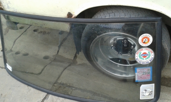 ขายกระจกหน้า ดัทสัน 521 พร้อมขอบยาง