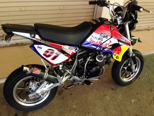 __KSR แต่งสวยๆ แถมอะไหล่หนึ่งกองใหญ่ $ 35,000__